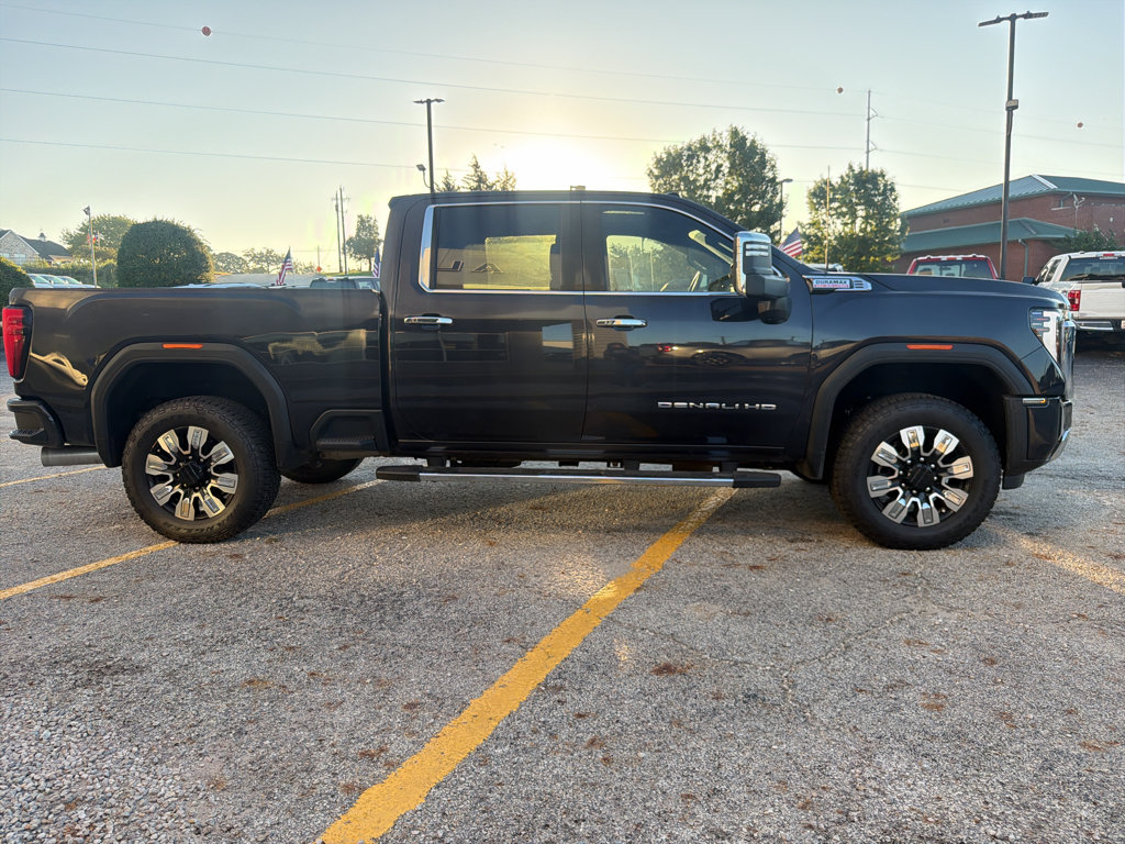 Used 2025 GMC Sierra 2500 Denali w/ Denali Reserve Package AWD/4WD image 4