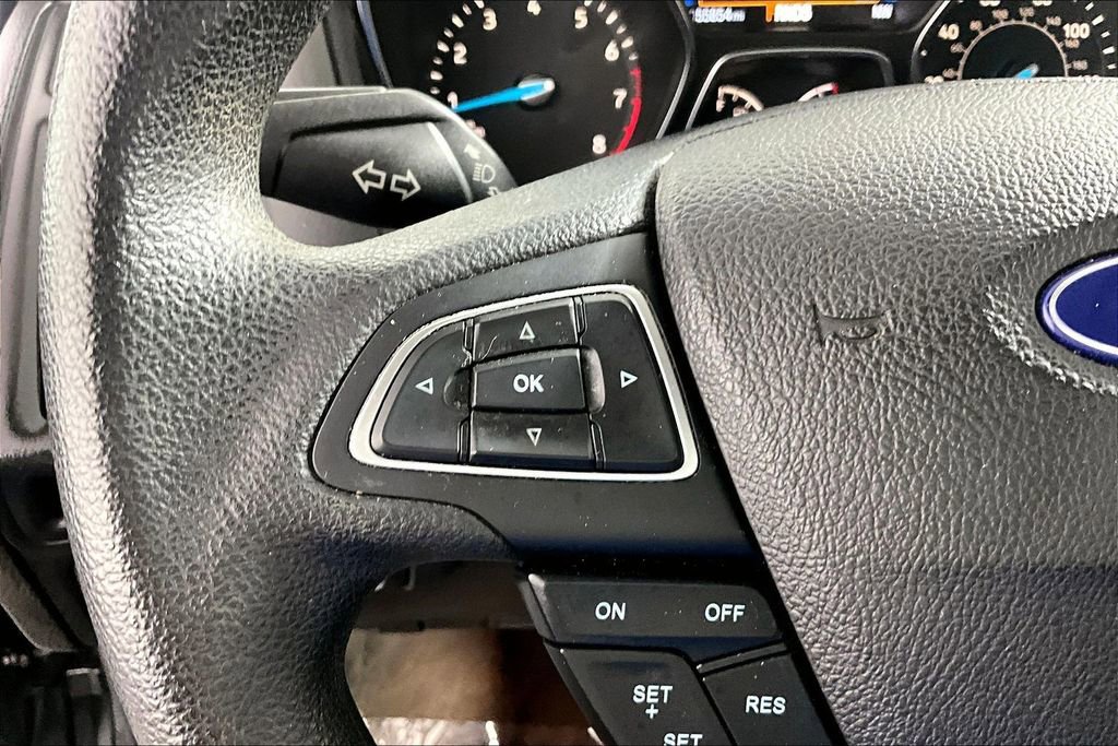 Used 2018 Ford Focus SE w/ SE Appearance Package FWD image 18