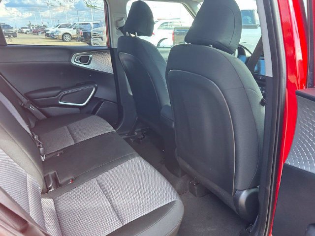 Used 2025 Kia Soul LX w/ LX Technology Package FWD image 4