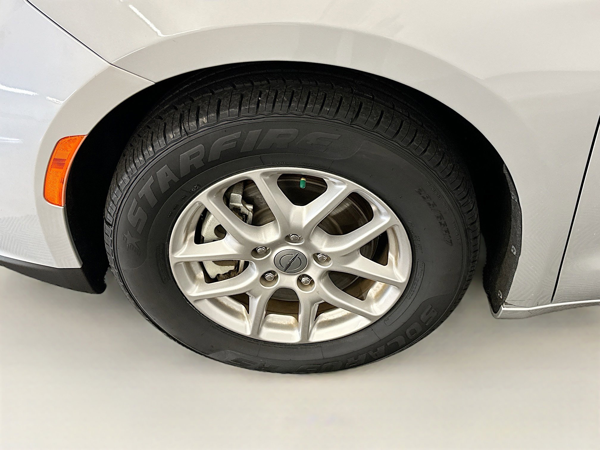 Used 2024 Chrysler Pacifica Touring-L image 11