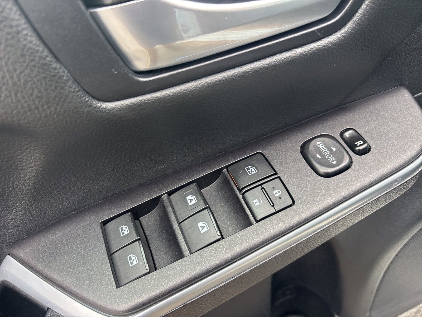 Used 2015 Toyota Camry SE image 14