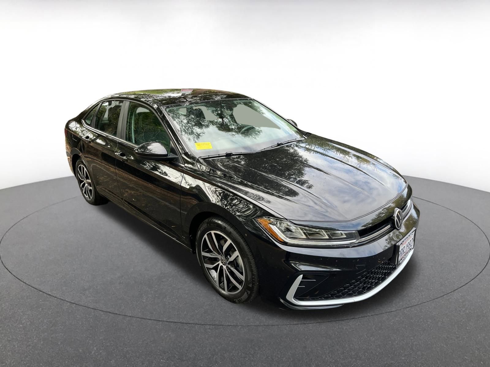 Used 2025 Volkswagen Jetta SE image 1