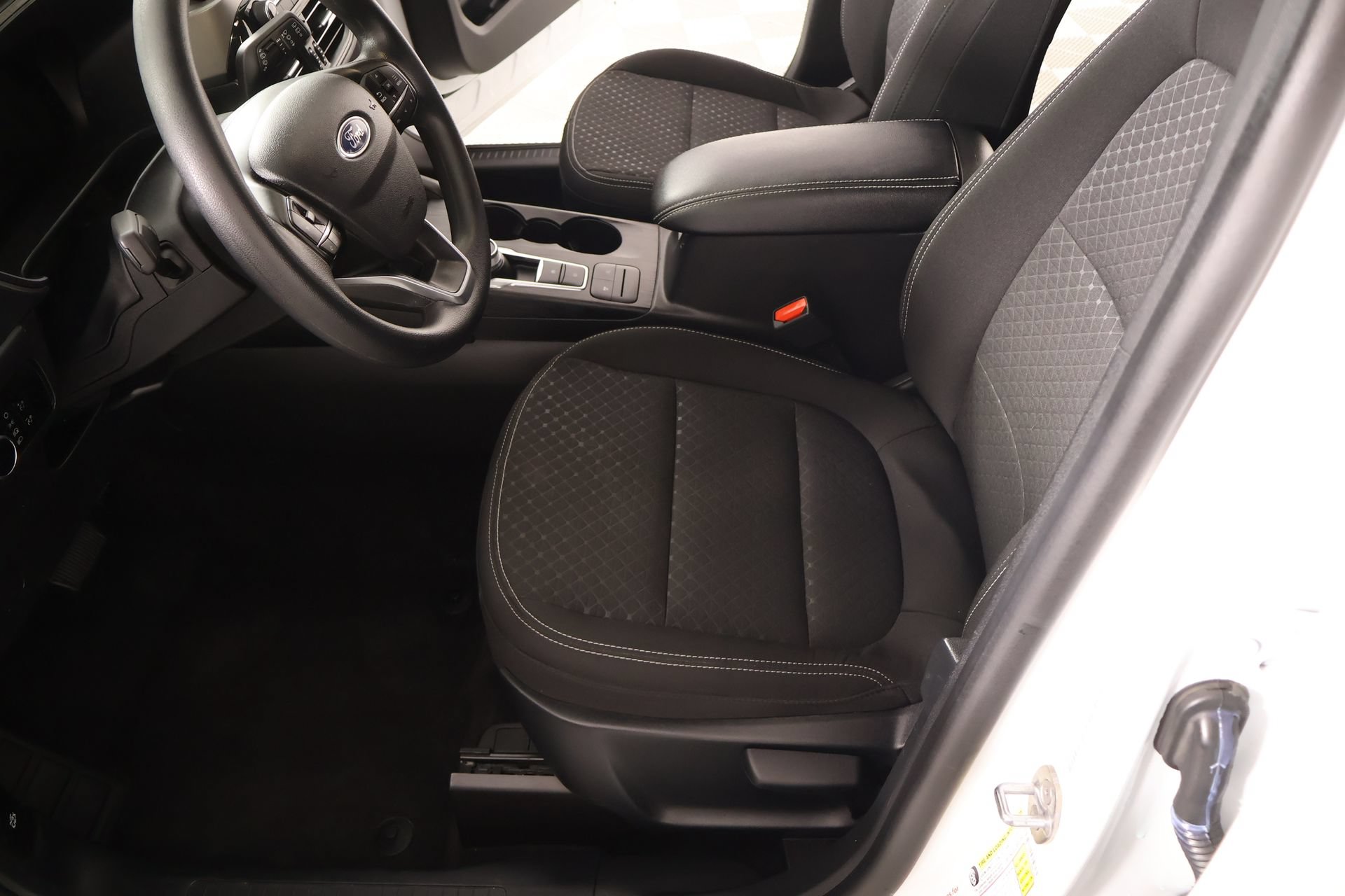 Used 2025 Ford Escape Active AWD/4WD image 10