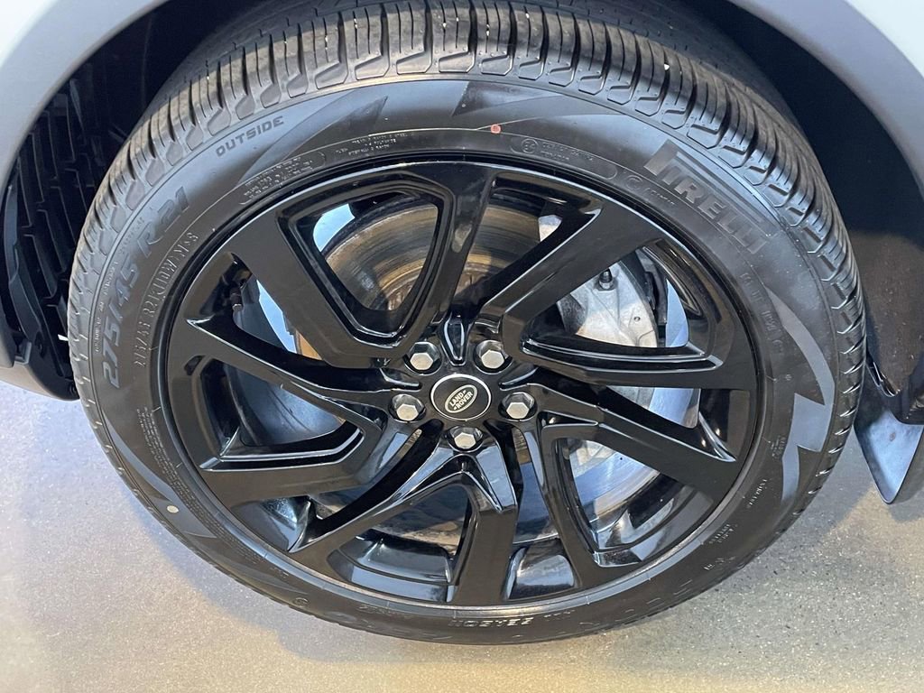 Used 2025 Land Rover Discovery S image 12