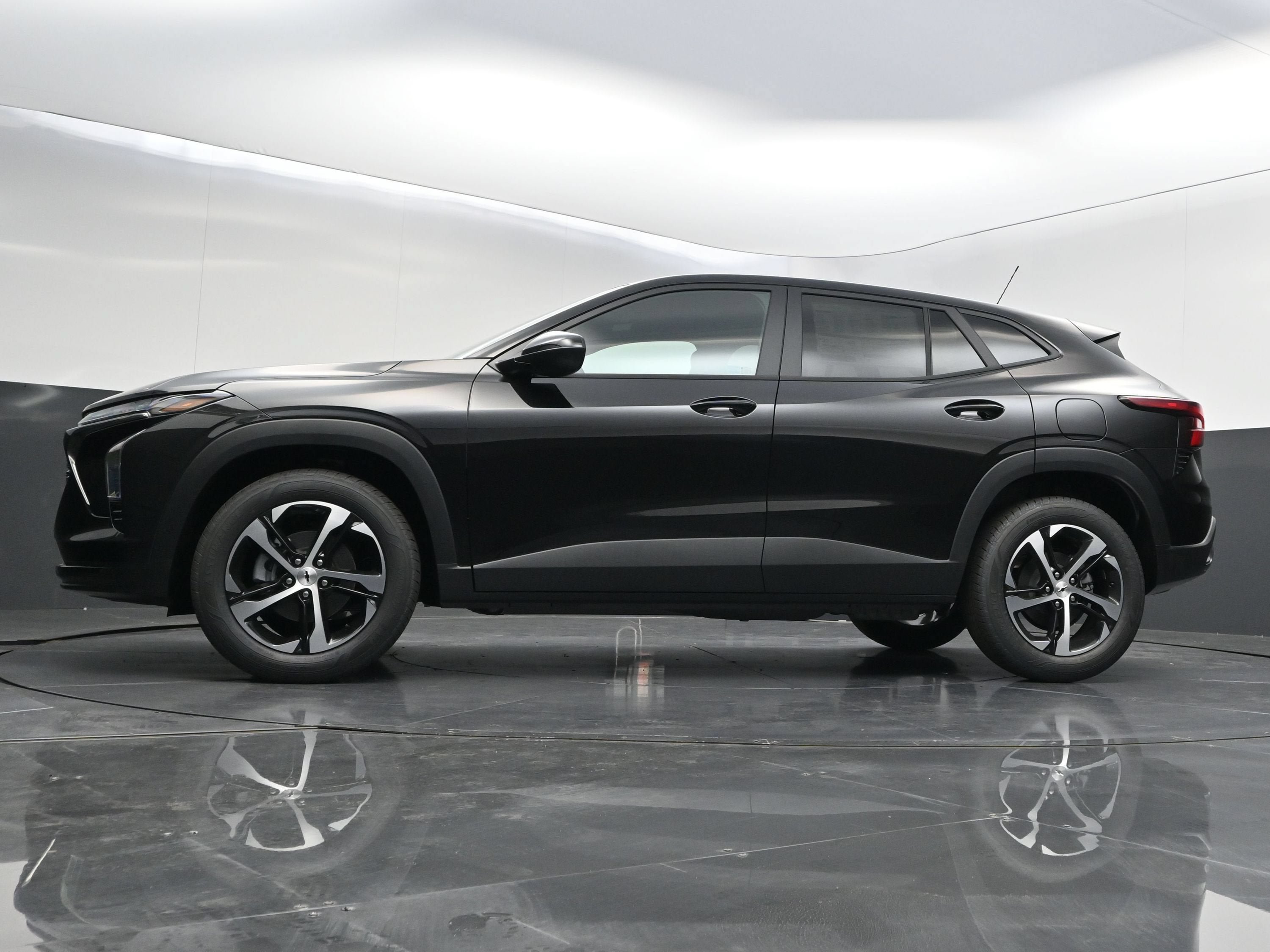 Used 2026 Chevrolet Trax RS w/ Sunroof Package FWD image 34