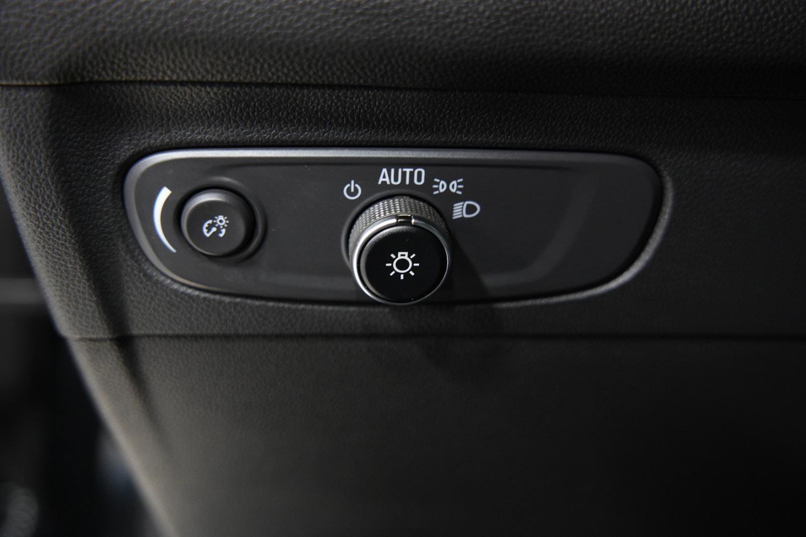 Used 2023 Buick Envision Preferred image 27