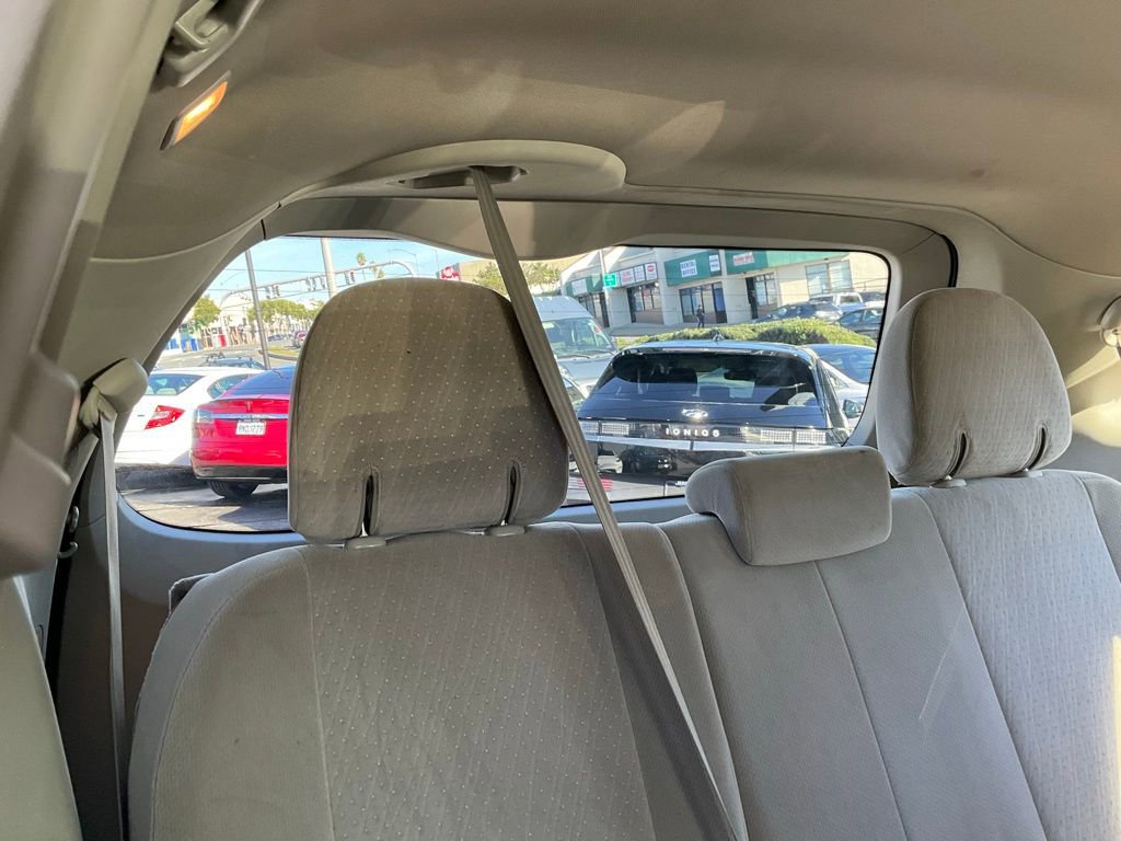 Used 2015 Toyota Sienna LE image 56