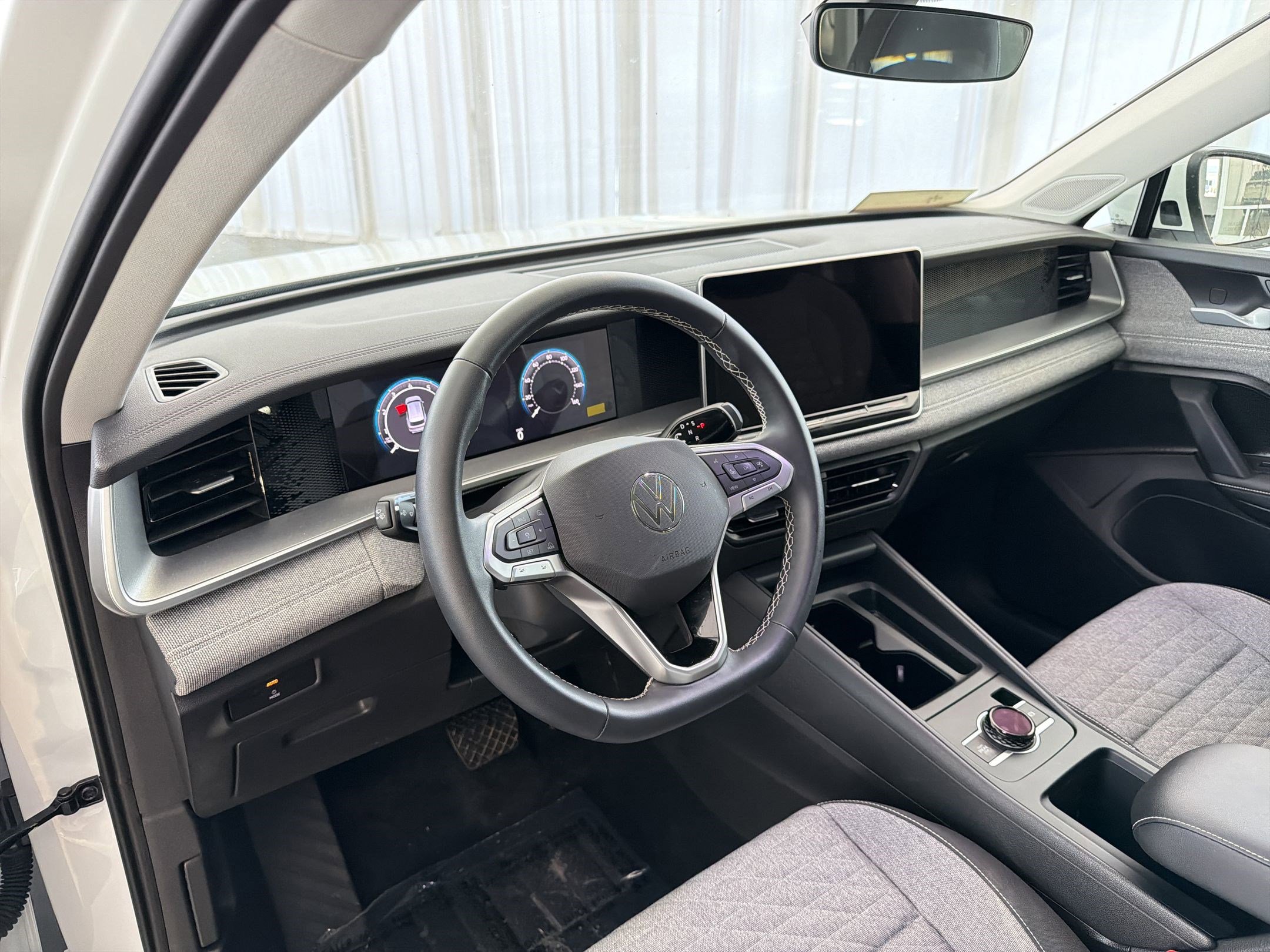 Used 2025 Volkswagen Tiguan S image 4