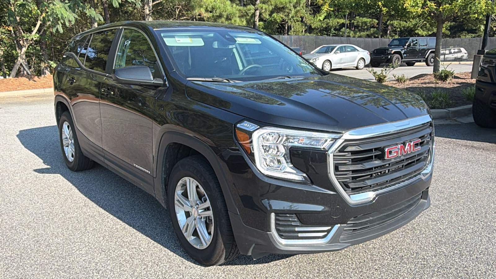 Used 2024 GMC Terrain SLE AWD/4WD image 5