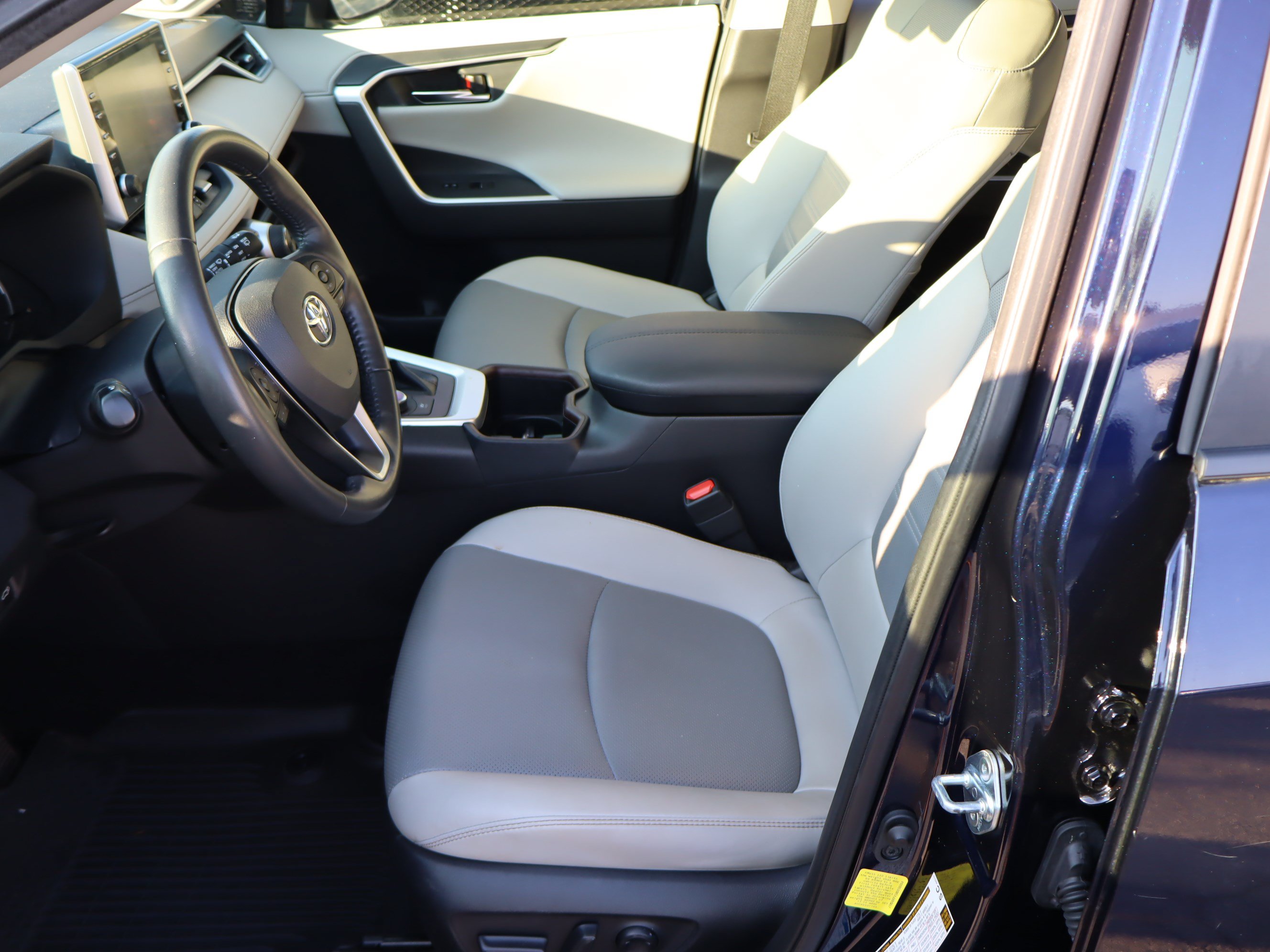 Used 2022 Toyota RAV4 Limited AWD/4WD image 16