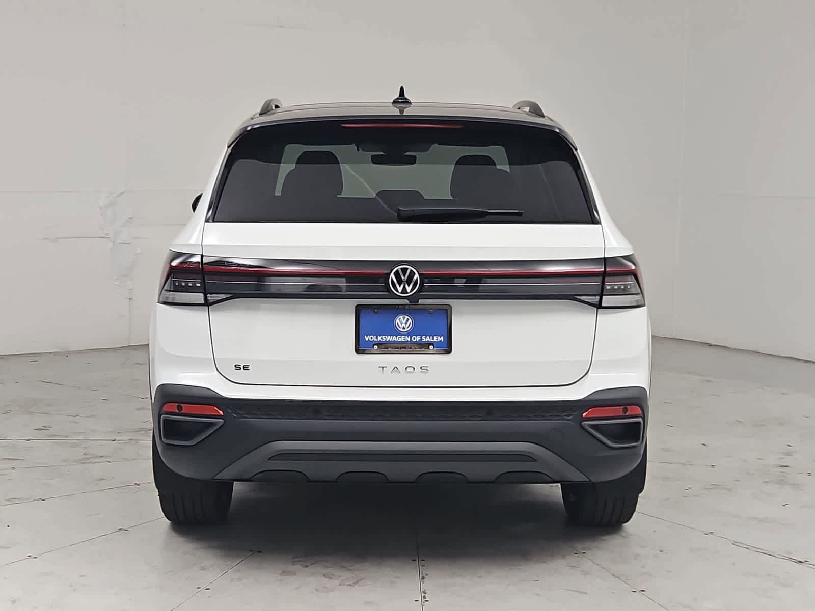 New 2026 Volkswagen Taos SE FWD image 5