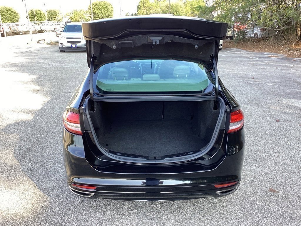 Used 2017 Ford Fusion SE image 9