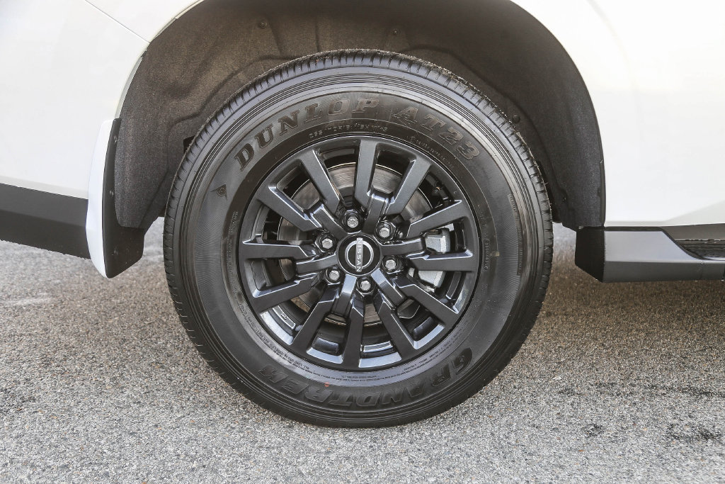 New 2026 Nissan Armada SV RWD image 10