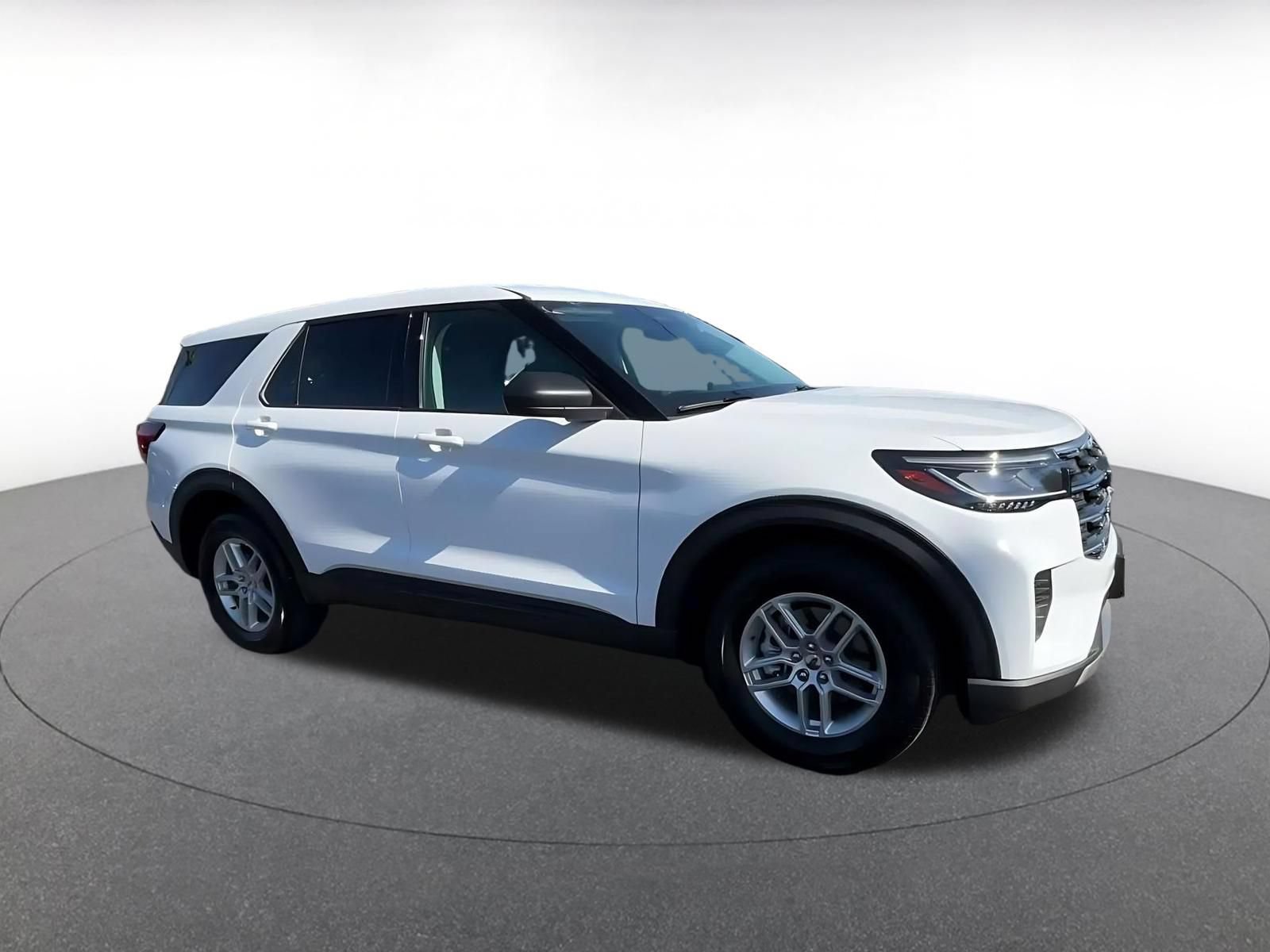 Used 2026 Ford Explorer Active AWD/4WD image 4