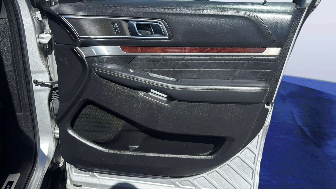 Used 2017 Ford Explorer Platinum AWD/4WD image 17