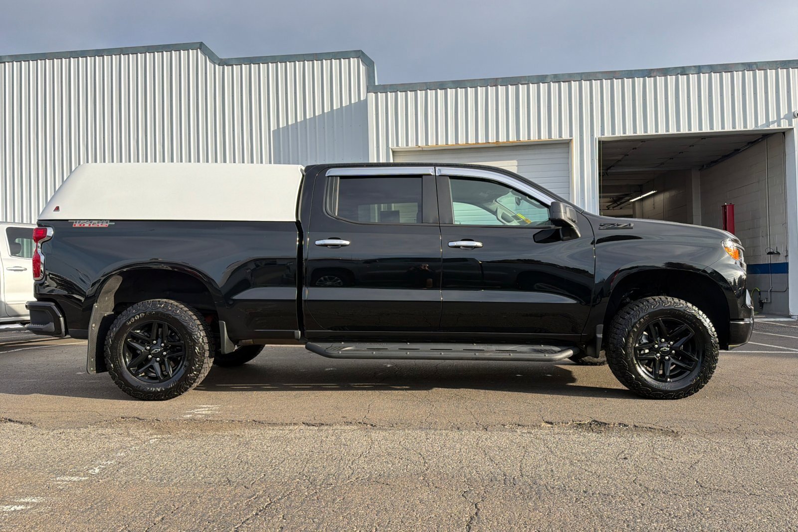 Used 2024 Chevrolet Silverado 1500 Custom Trail Boss w/ LPO, Dark Essentials Package AWD/4WD image 3