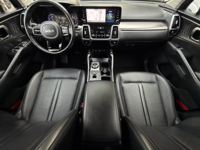 Used 2023 Kia Sorento EX w/ Panoramic Sunroof Package FWD image 10