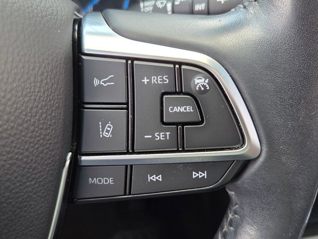 Used 2021 Toyota Highlander XLE FWD image 23