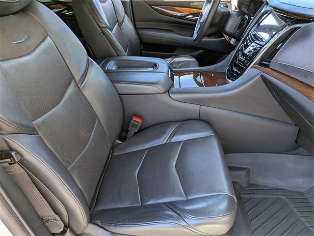 Used 2020 Cadillac Escalade Luxury image 28