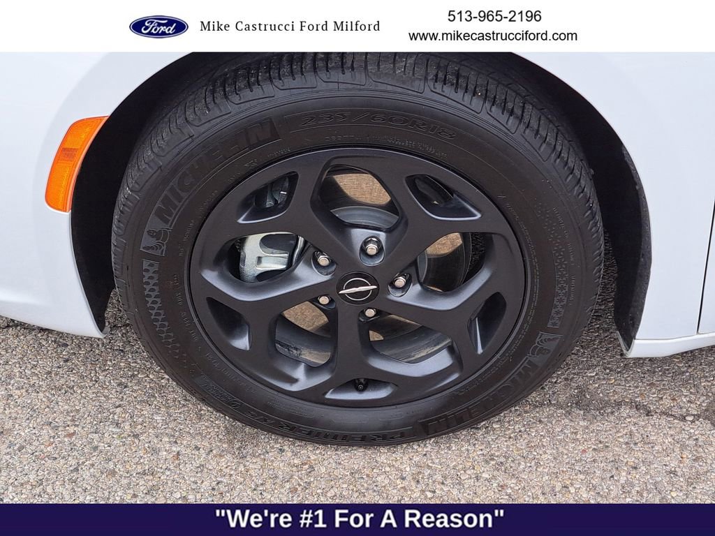 Used 2022 Chrysler Pacifica Touring-L w/ S Appearance Package image 9