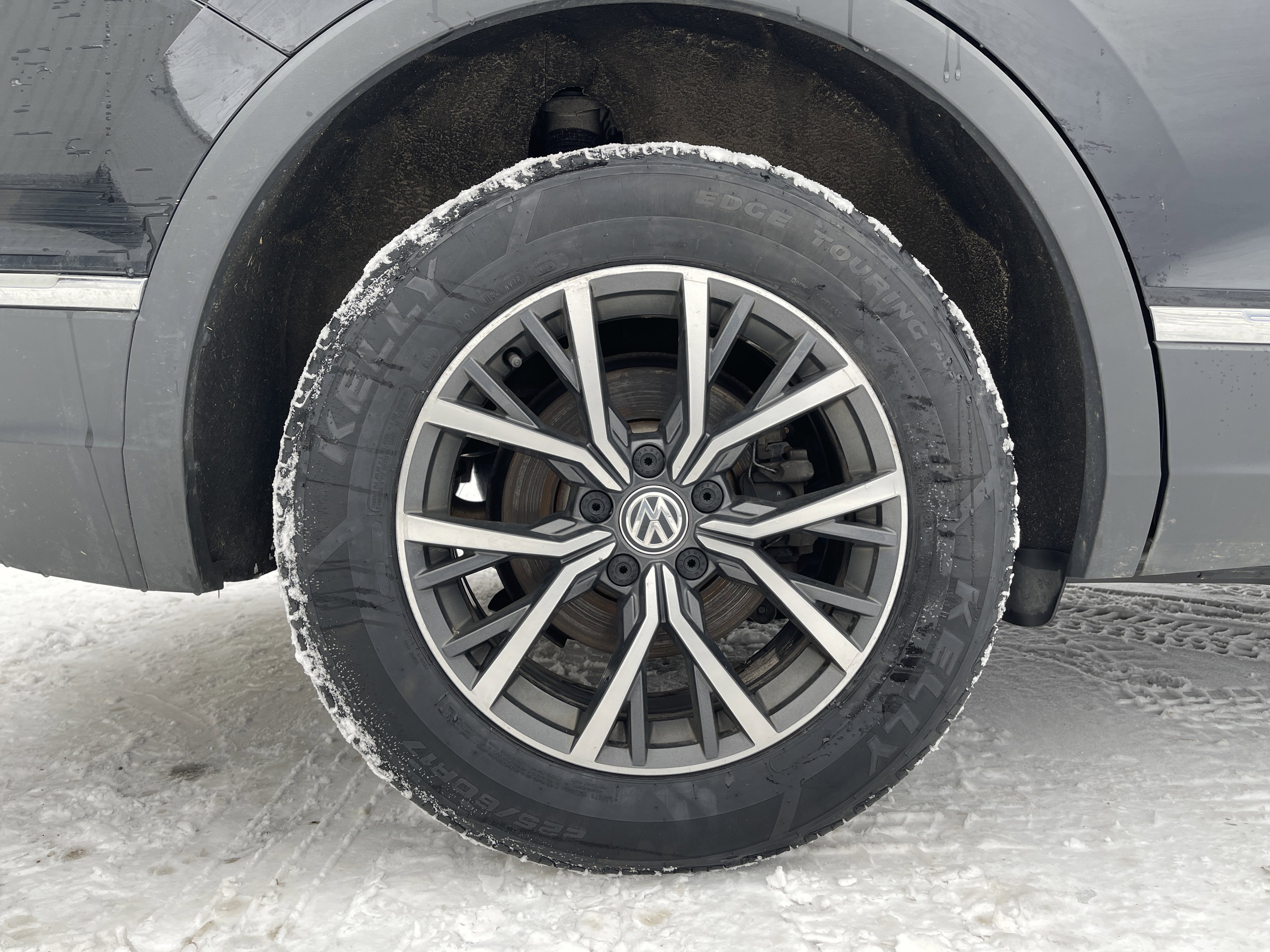 Used 2020 Volkswagen Tiguan SE w/ Panoramic Sunroof Package image 21