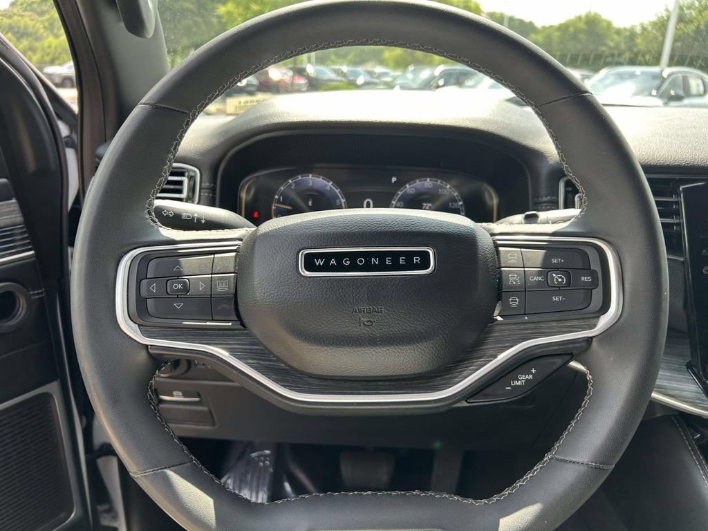 Used 2023 Jeep Wagoneer L Series II AWD/4WD image 23