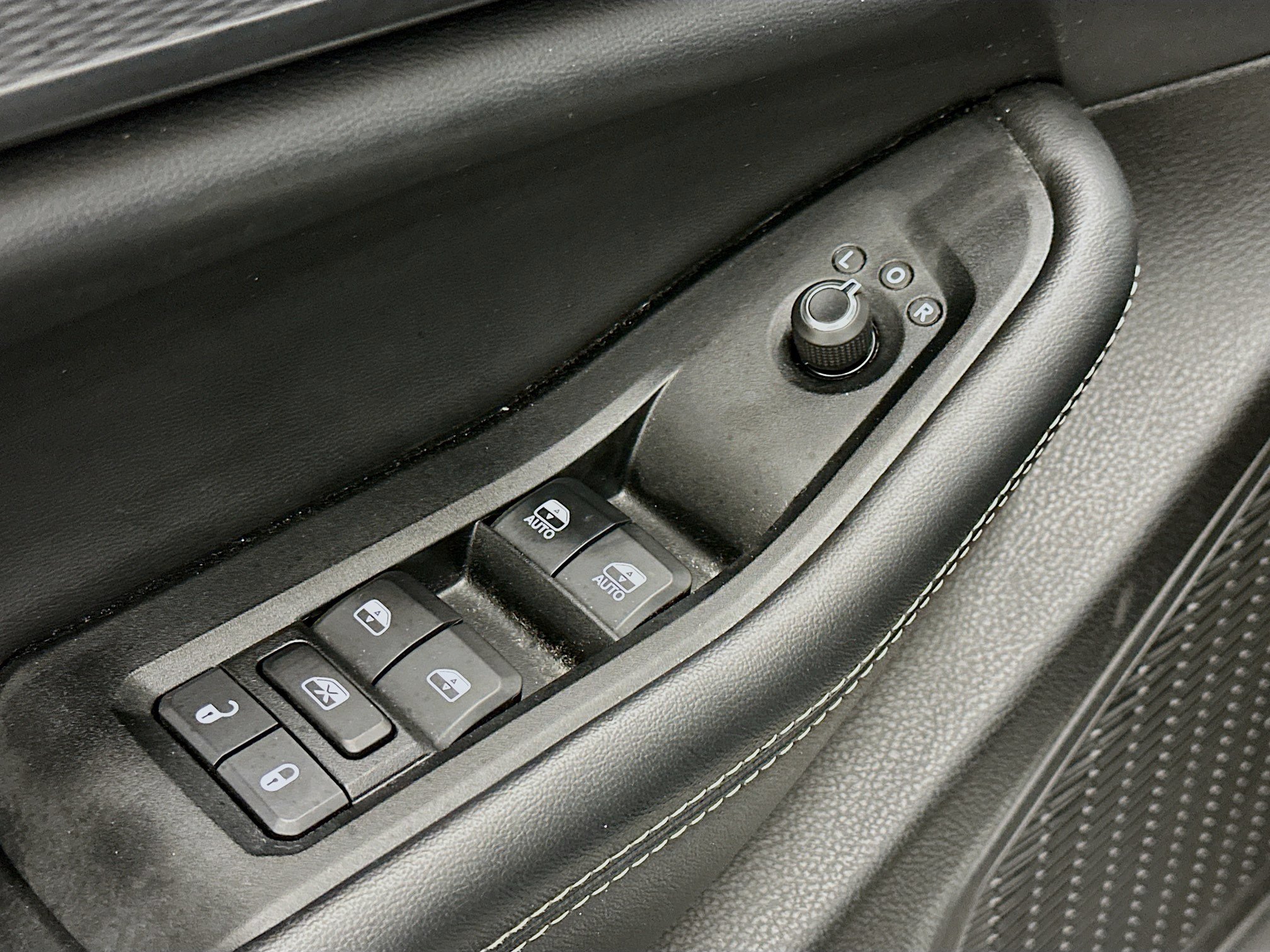 Used 2024 Jeep Grand Cherokee Altitude AWD/4WD image 15