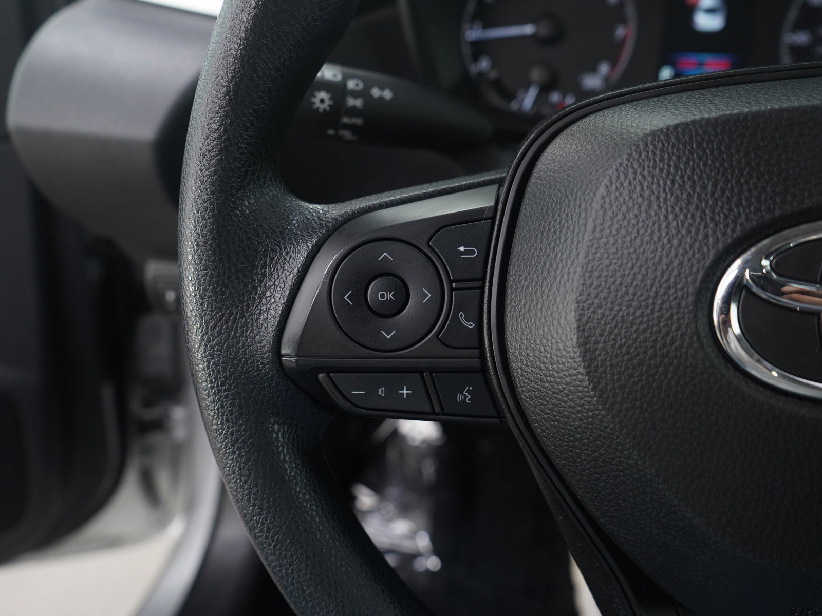 Used 2024 Toyota Corolla LE image 21