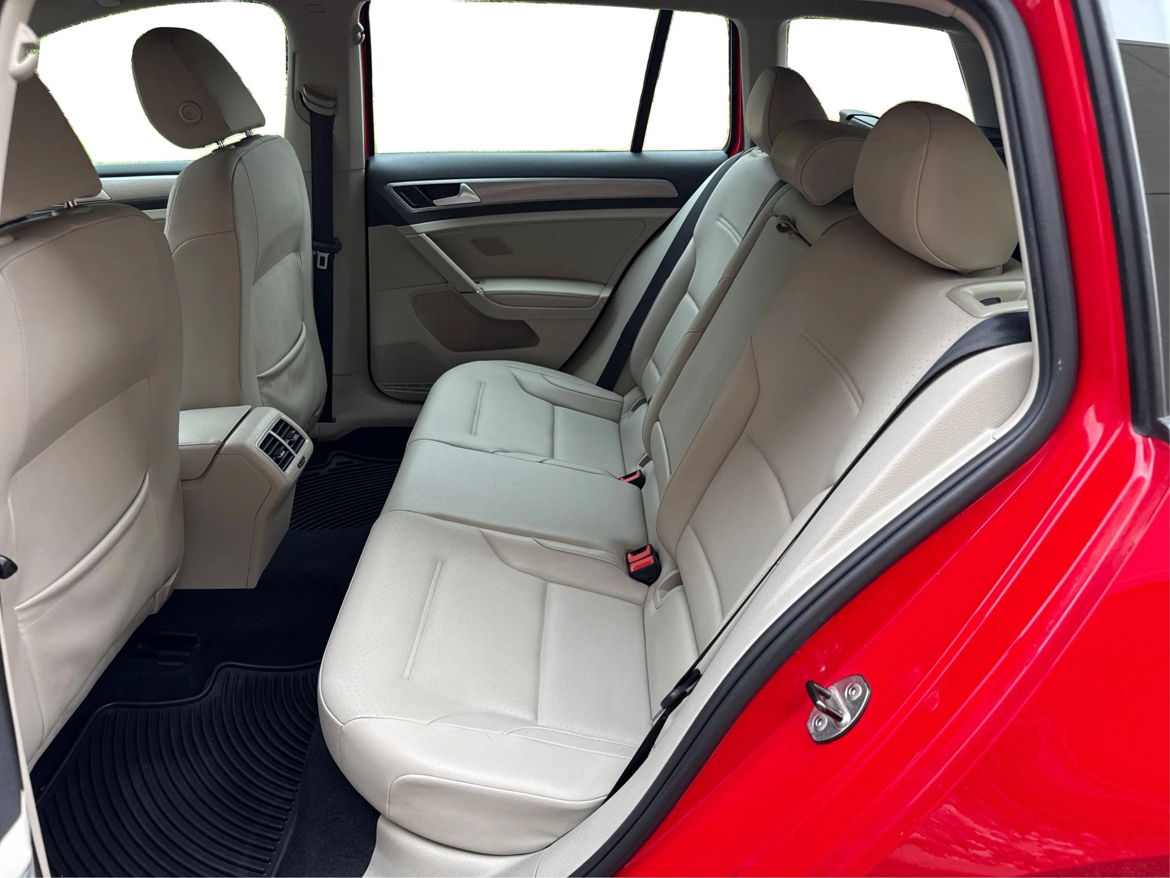 Used 2015 Volkswagen Golf S FWD image 10
