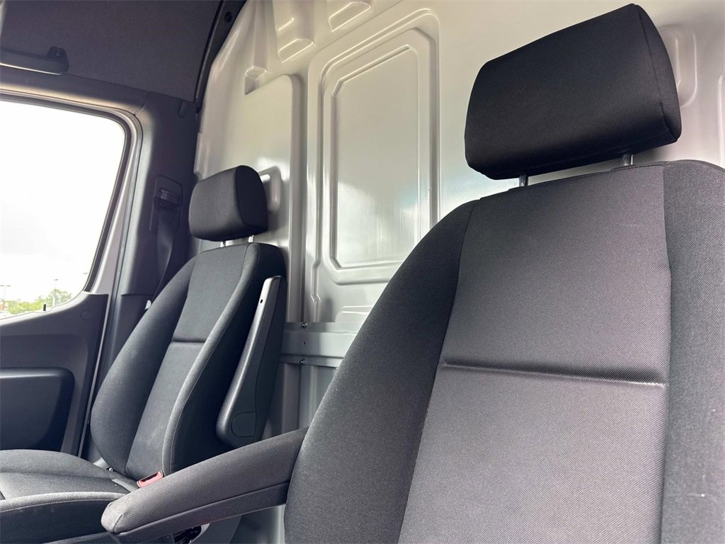 Used 2022 Mercedes-Benz Sprinter 3500 image 35
