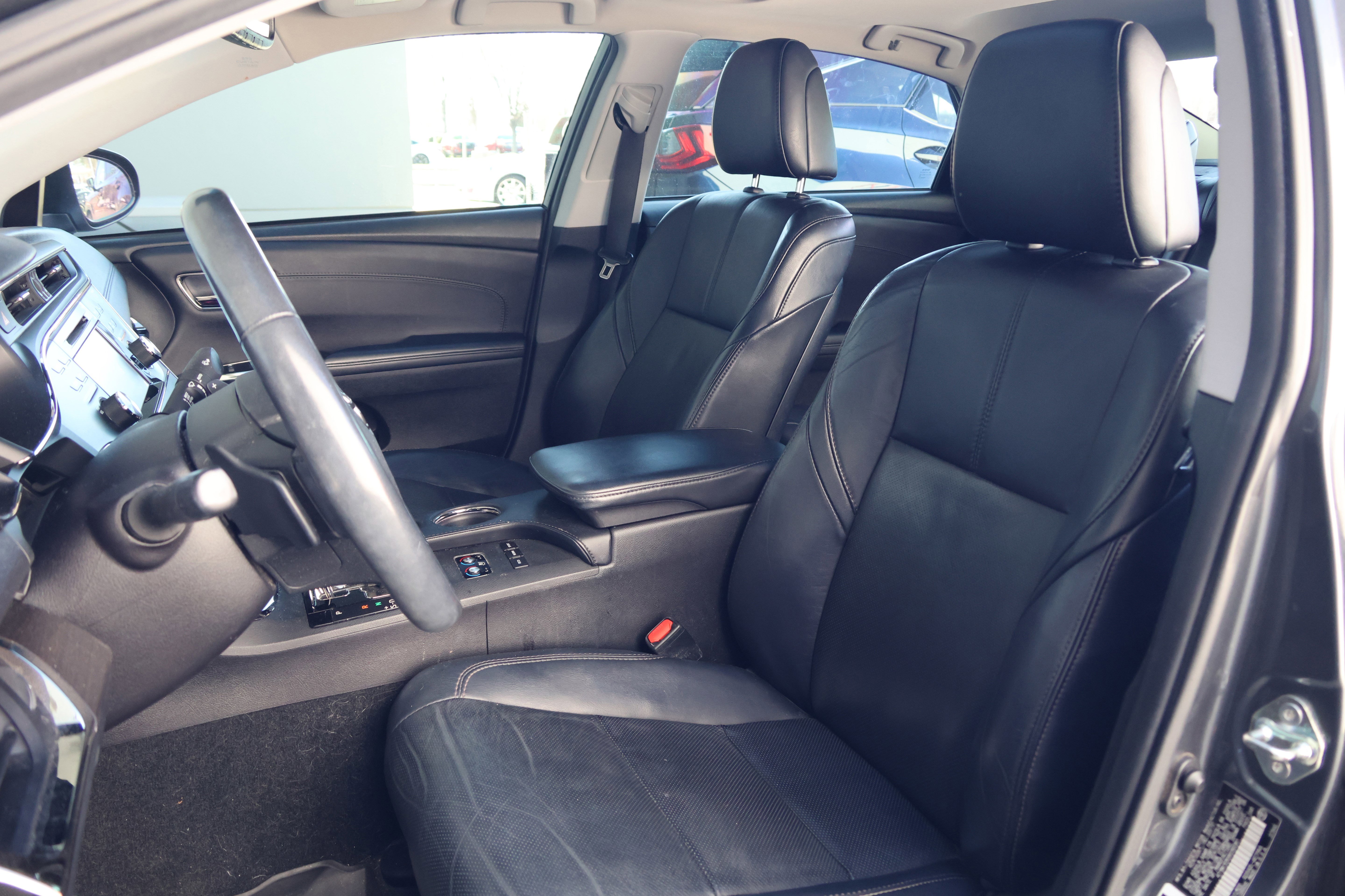 Used 2017 Toyota Avalon Limited image 32