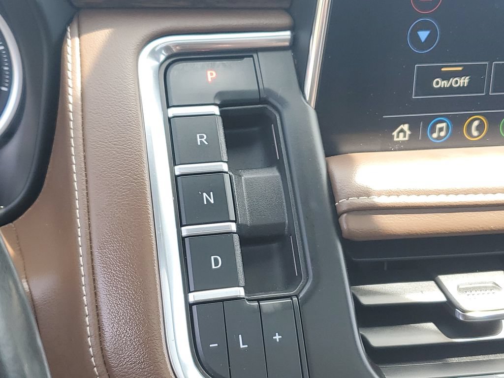 Used 2021 Chevrolet Suburban High Country AWD/4WD image 23