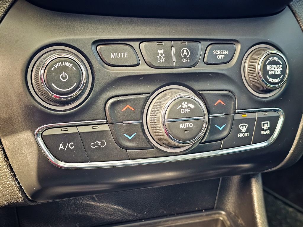 Used 2019 Jeep Cherokee Trailhawk w/ Comfort/Convenience Group image 28