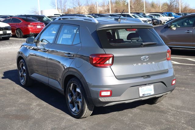 Used 2023 Hyundai Venue SEL image 6