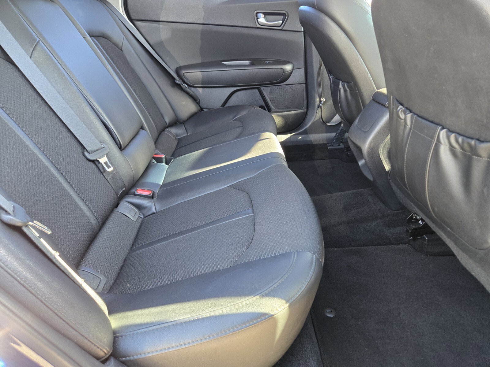 Used 2018 Kia Optima S image 15