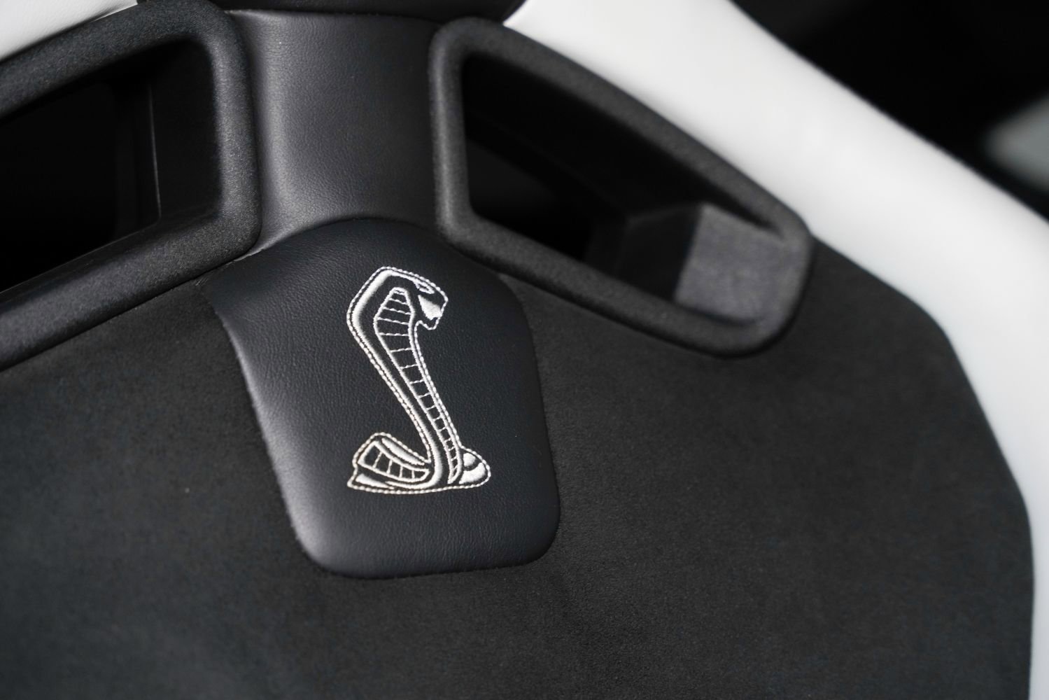 Used 2020 Ford Mustang Shelby GT500 w/ Carbon Fiber Track Pack image 33