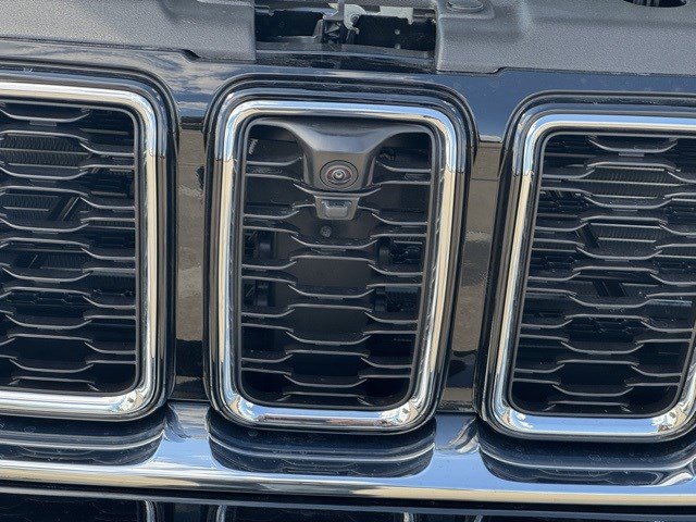 Certified 2025 Jeep Grand Cherokee Limited w/ Luxury Tech Group II image 39