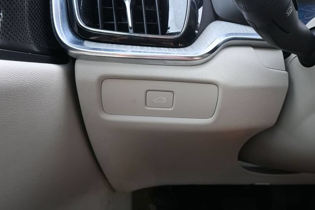 Used 2025 Volvo S60 B5 Plus AWD/4WD image 32