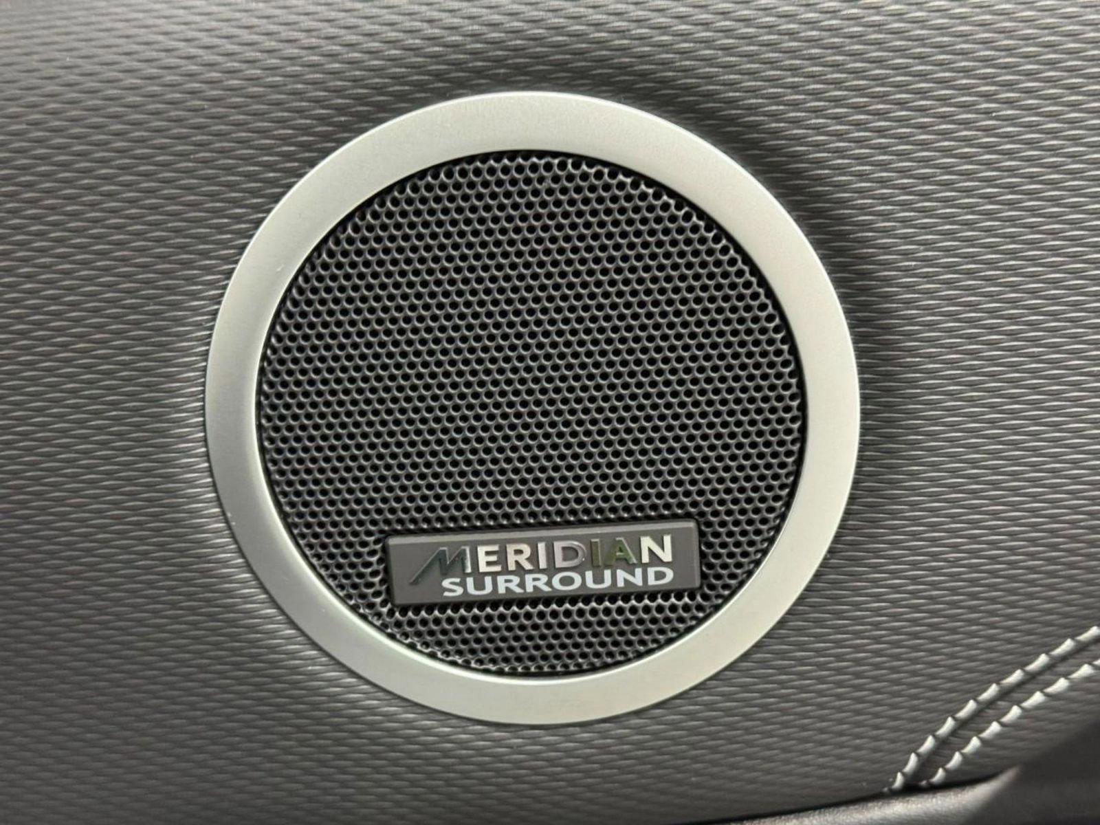 New 2026 Land Rover Discovery Dynamic SE image 22