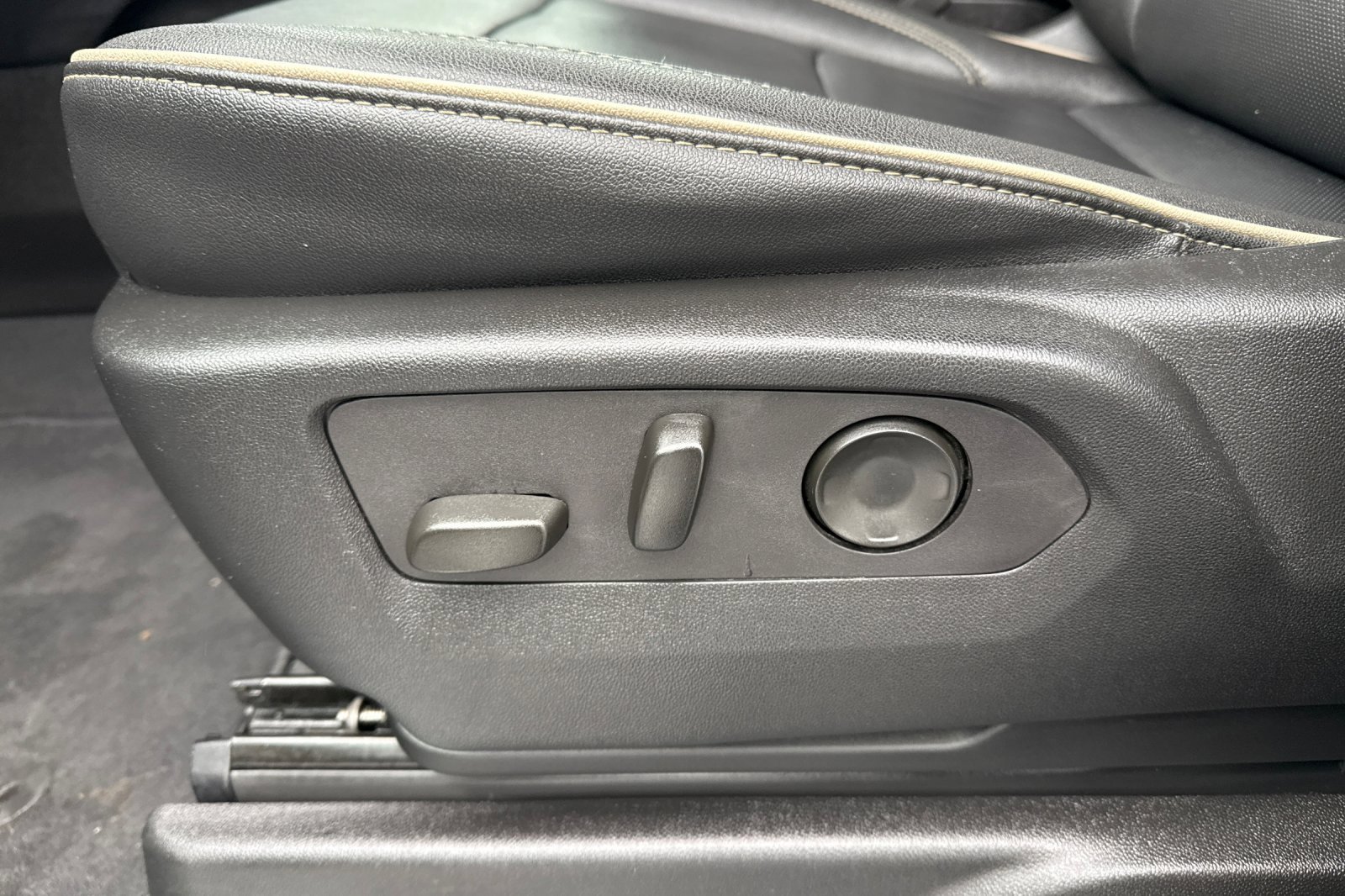 Used 2024 Chevrolet Tahoe Premier image 14