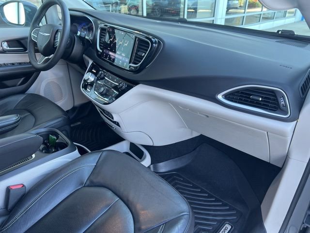 Used 2022 Chrysler Pacifica Touring-L image 22