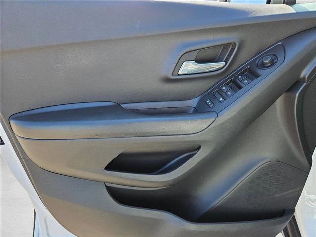 Used 2022 Chevrolet Trax LT w/ Redline Edition AWD/4WD image 8