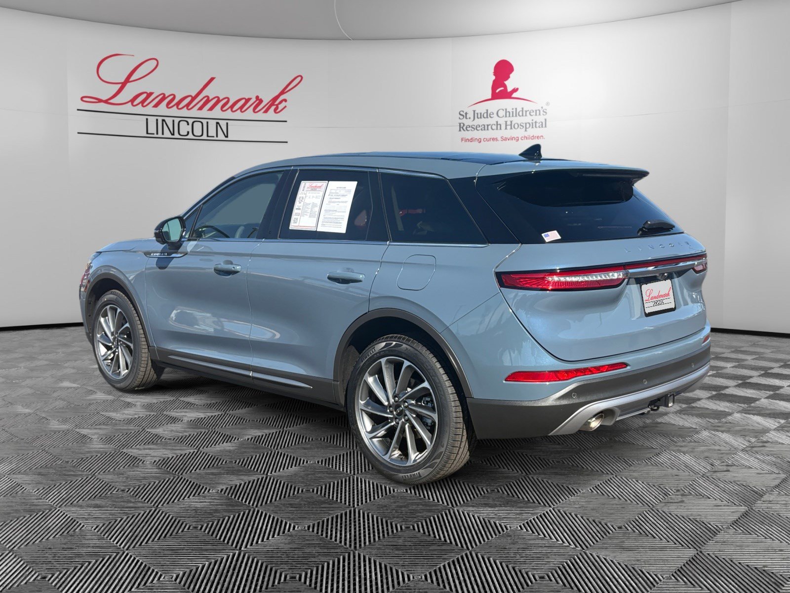 Certified 2024 Lincoln Corsair AWD w/ Equipment Group 101A image 3