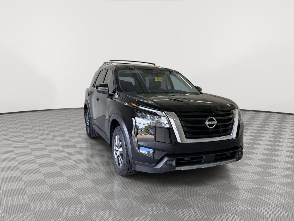 Certified 2024 Nissan Pathfinder SL image 3