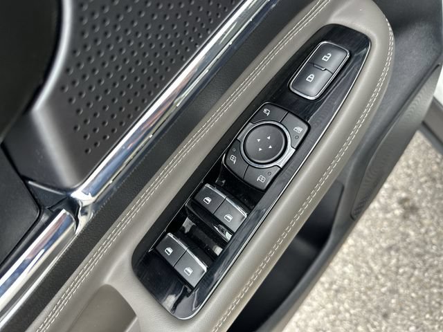 New 2025 Lincoln Corsair Reserve w/ Jet Appearance Package AWD/4WD image 17