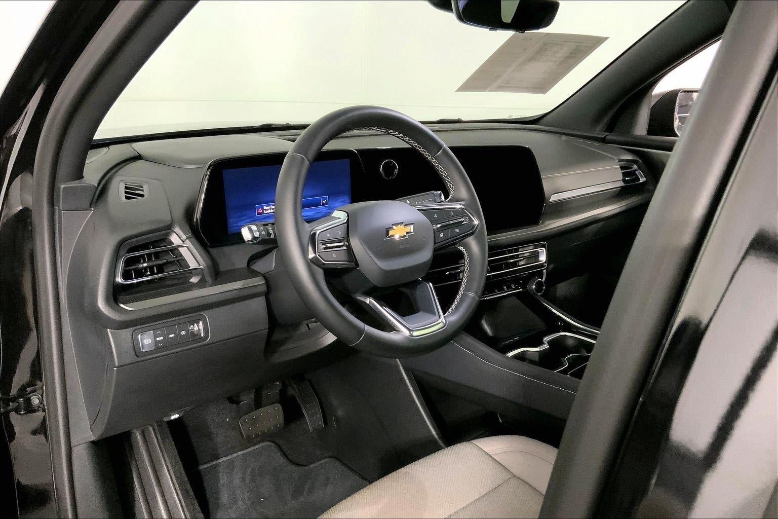 Used 2026 Chevrolet Traverse LT w/ Driver Confidence Package AWD/4WD image 14