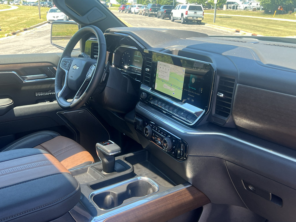 Used 2025 Chevrolet Silverado 1500 High Country AWD/4WD image 28