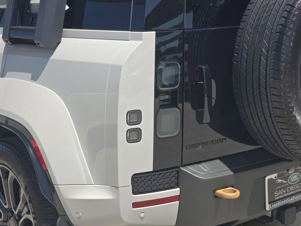 New 2026 Land Rover Defender 110 OCTA AWD/4WD image 35