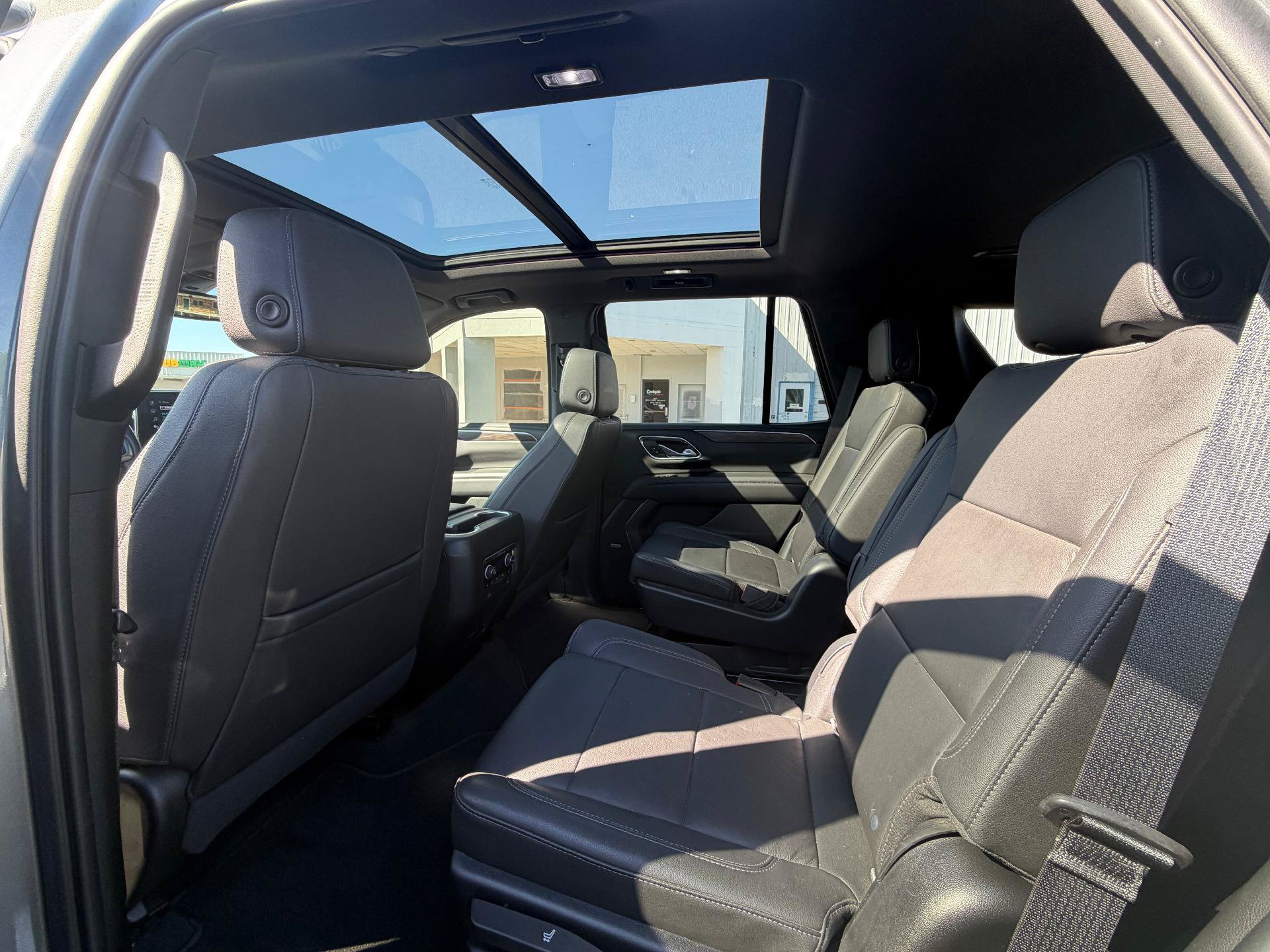 Used 2022 Chevrolet Tahoe Z71 w/ Z71 Off-Road Package AWD/4WD image 12