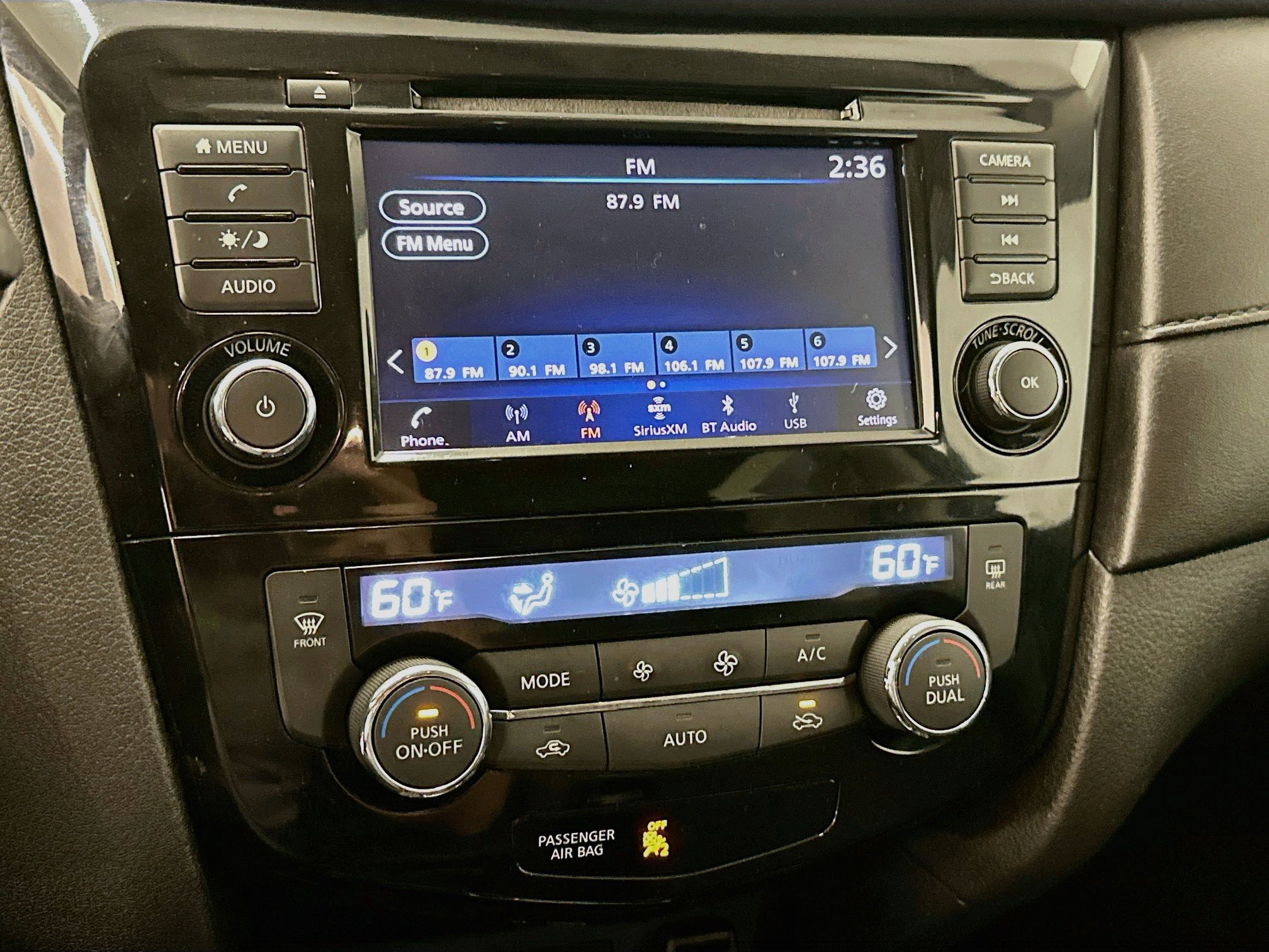 Used 2018 Nissan Rogue SV AWD/4WD image 25